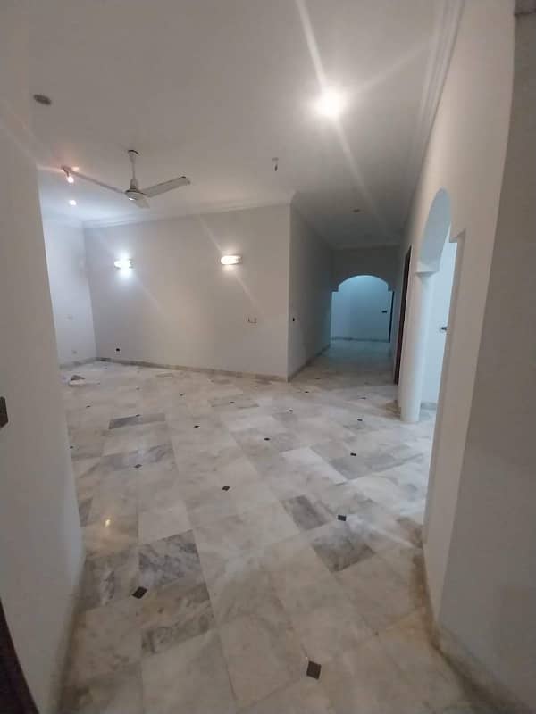 PORTIONS RENT 500 YARDS PORTION khy nishat comm facing 18