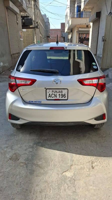 Toyota Vitz 2017 model 2021 import . register 2021.100% jenioun 1