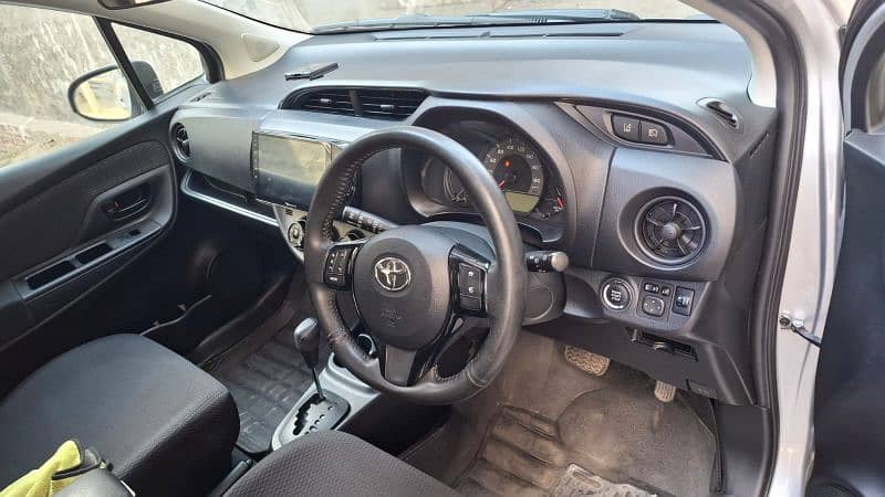 Toyota Vitz 2017 model 2021 import . register 2021.100% jenioun 2