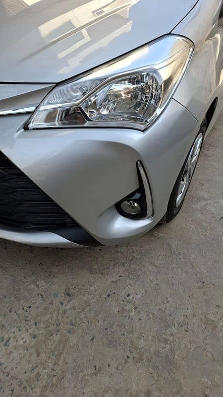 Toyota Vitz 2017 model 2021 import . register 2021.100% jenioun 4