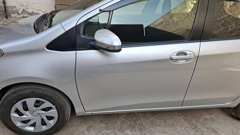 Toyota Vitz 2017 model 2021 import . register 2021.100% jenioun 6