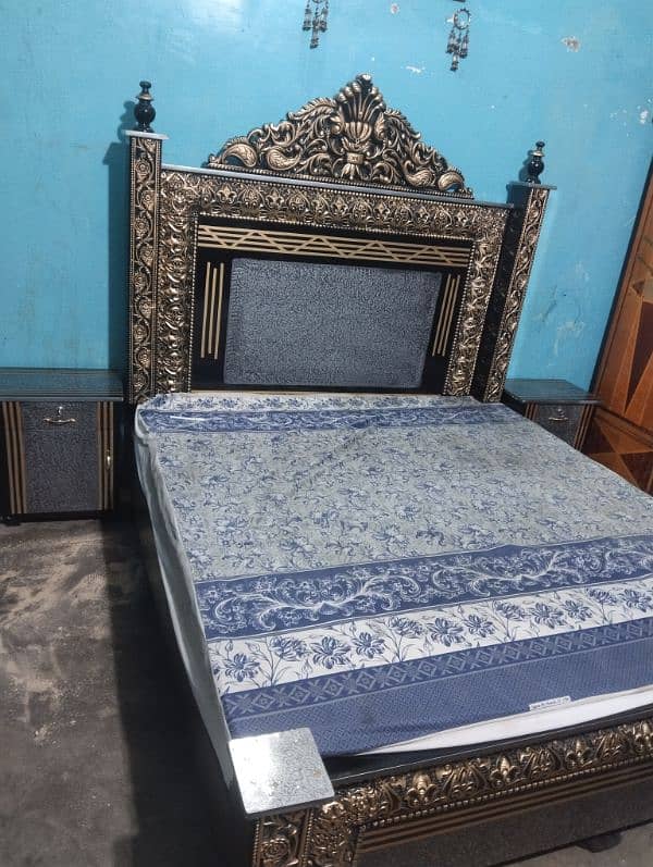 boht mazbot or new condition ma bed or side table ha 9