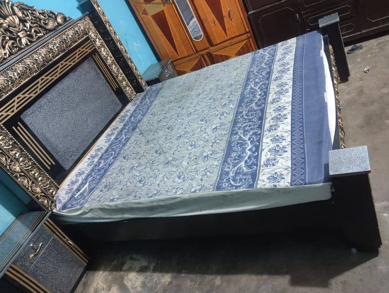 boht mazbot or new condition ma bed or side table ha 10