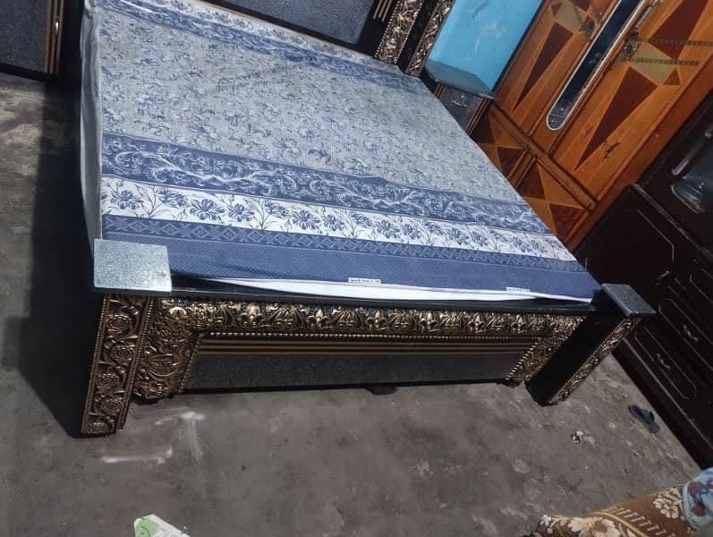 boht mazbot or new condition ma bed or side table ha 11