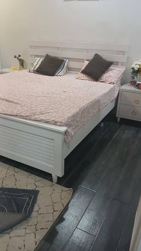 bed set with side tables 1