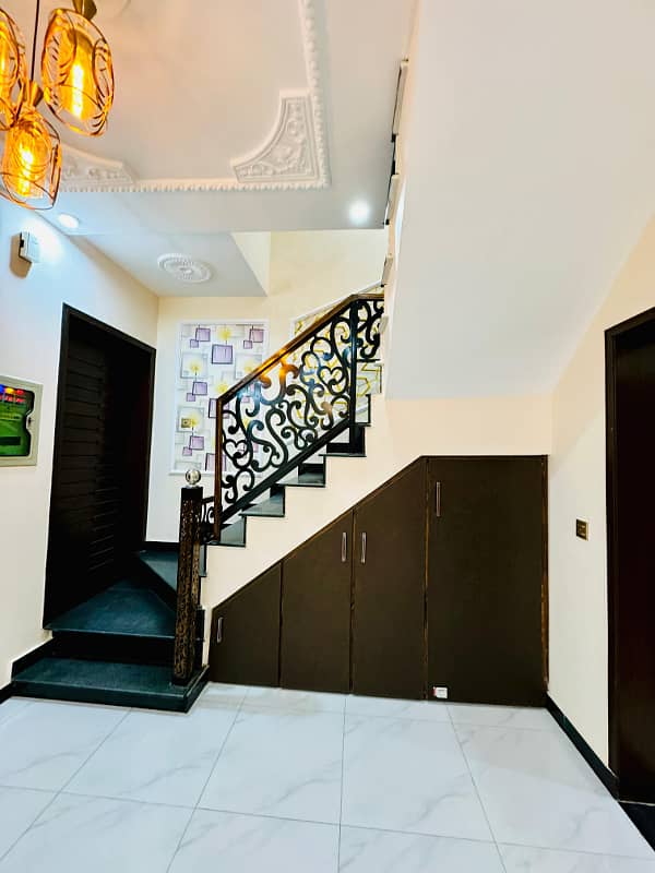 5 Marla Beautifully Designed House For Sale And Direct Meeting With Owner In Park View City Lahore. 6