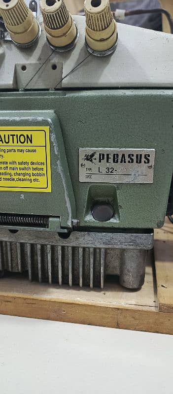 Overlocker Machine PEGASUS L-32 3