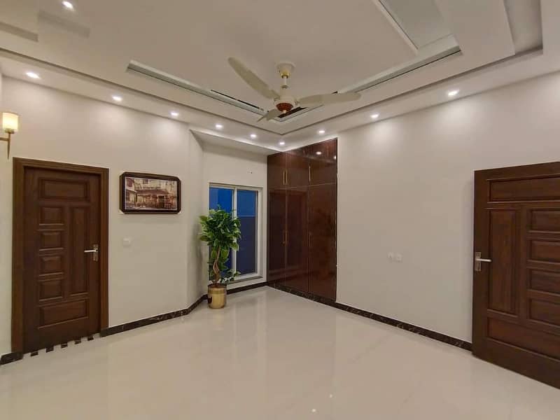 01 Kanal Modern Design House For Rent In DHA Phase 3 Lahore. 4