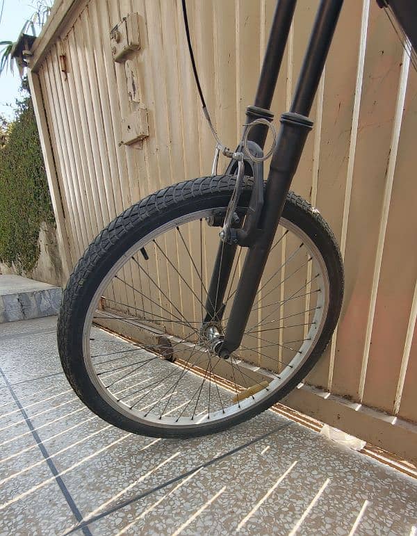 Mountain Bicycle color black. 4