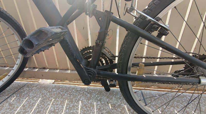 Mountain Bicycle color black. 6