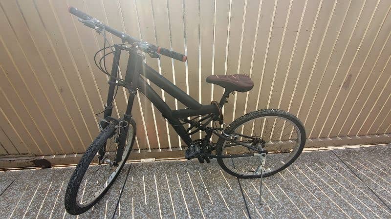 Mountain Bicycle color black. 7