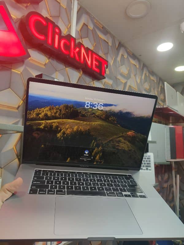 MacBook pro i7 2019 0