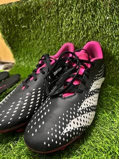 Addidas predator accuracy . 4 football shoes natural ground shoes