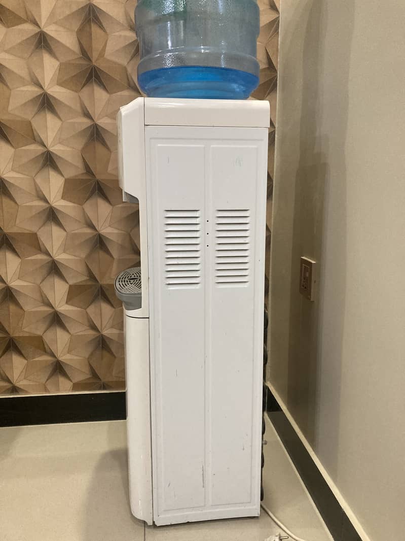 HOMAGE Water Dispenser 1