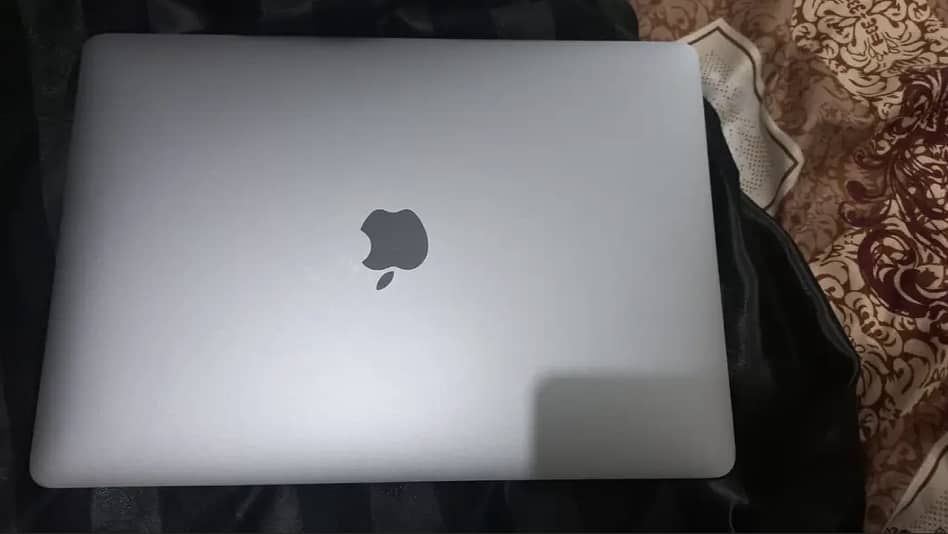 macbook pro  2017 16/256 GB 1