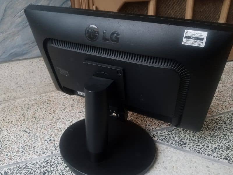 LG MONITOR FOR SALE 1