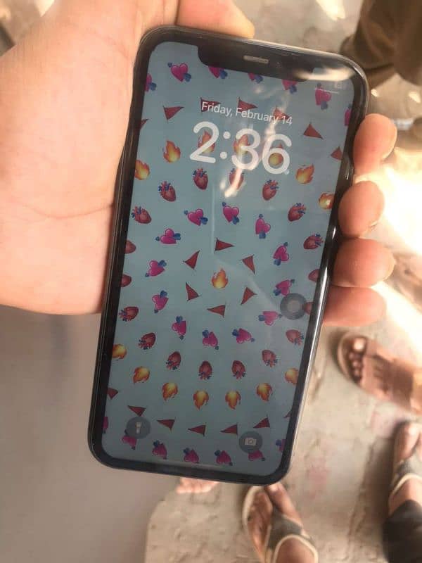 Iphone 11 factory unlocked jv (64) lush condition 4