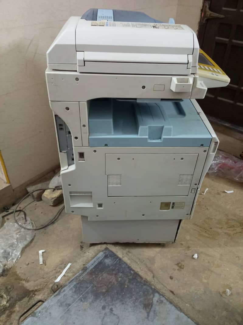 Ricoh color printer and scanner  MP C2050 3