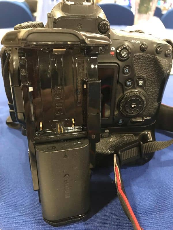 Canon 6D Mark ii and 28-75 lens with Battery and charger 6