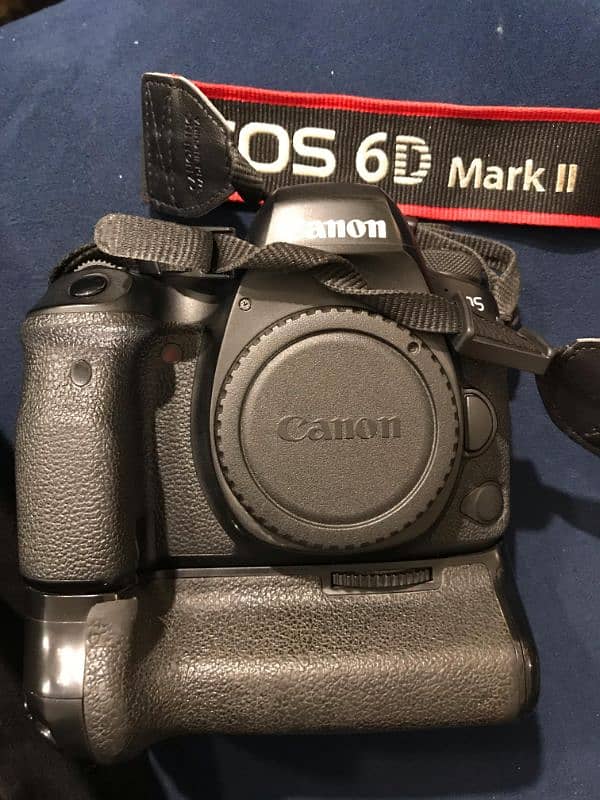 Canon 6D Mark ii and 28-75 lens with Battery and charger 7