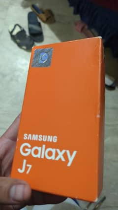 Samsung j7 full ok h good in condition all ok h with box urgent sale