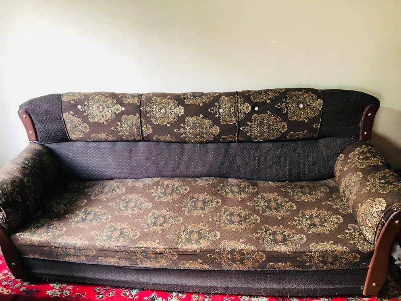 6 seatir sofa set.  whatsapp no 03495549794 4