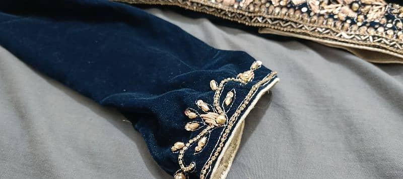 Velvet hand embroidered shalwar qameez dupatta 3