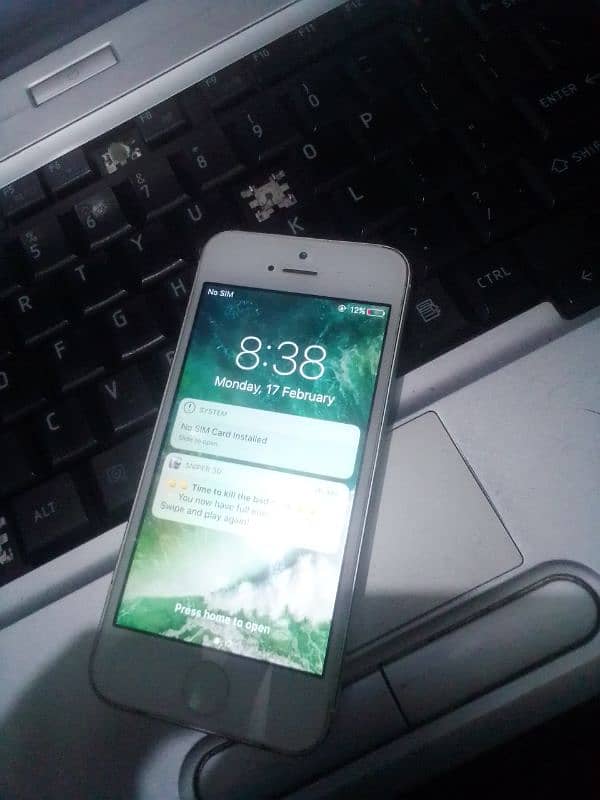 iPhone 5 non pta all okay condition 10 by 8 1