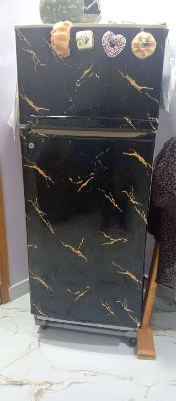 good condition refrigerator 0