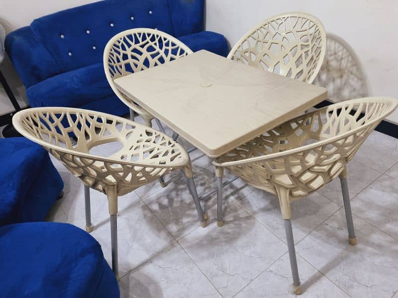 folding table with 4 chairs 1