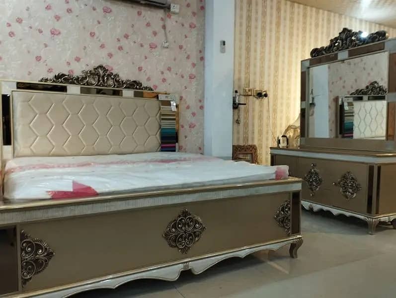 Classic Ornate King Size Bedroom Set 0