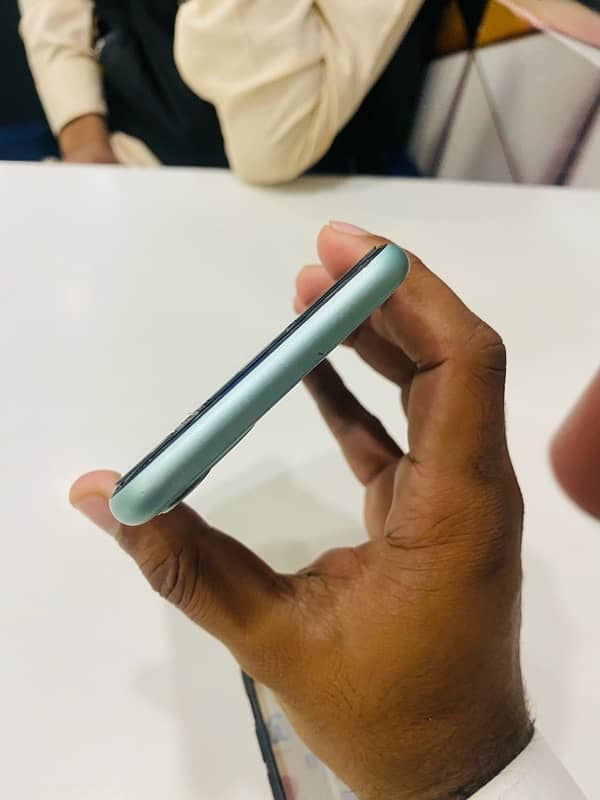 iphone 11 128Gb non PTA 7