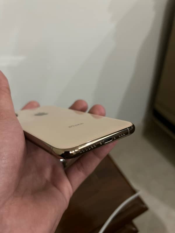 iphone xs 4