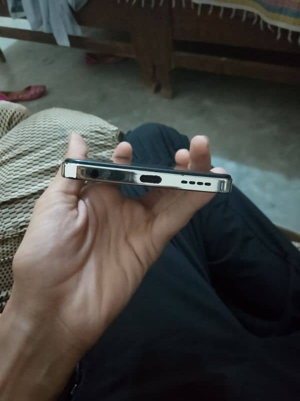 infinix hot 40i for sale in 27500 8/128 2