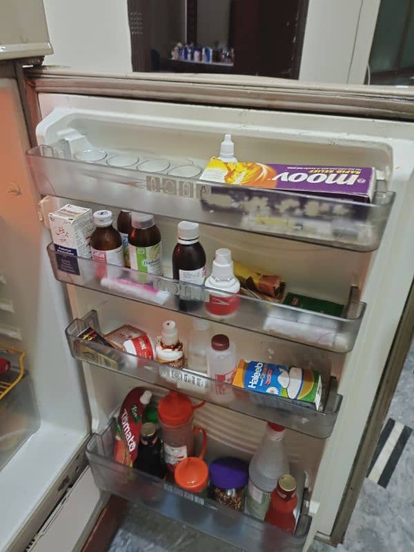 Dawlance Fridge for sale medium sized 4