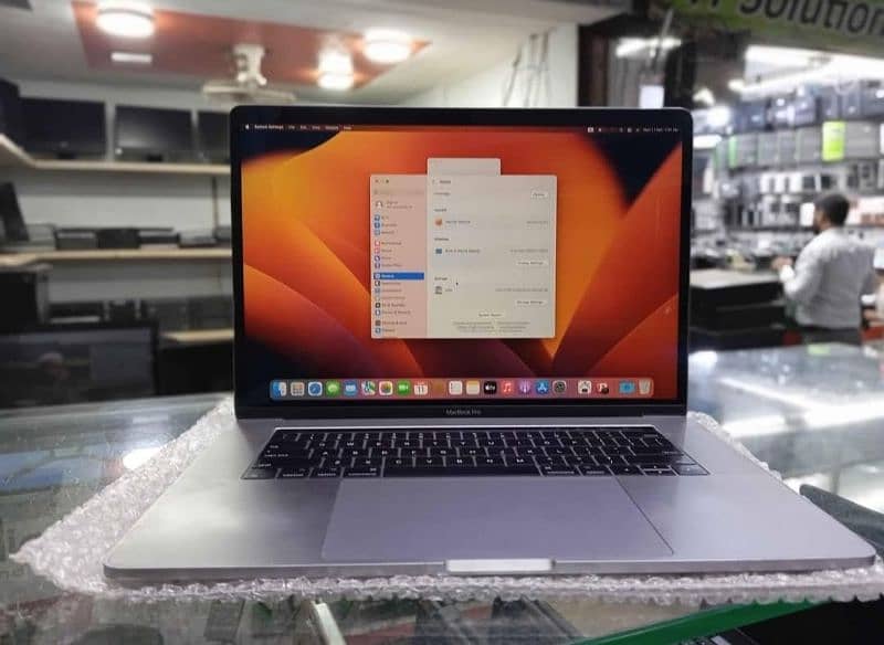 MacBook Pro 2017 | i7 processor | 16Gb / 1Tb SSD | 4 GPU Card | 0