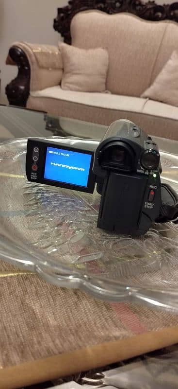 Sony Handycam DCR-HC38E 1