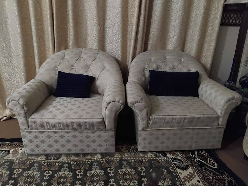 sofa set is available for sale 0