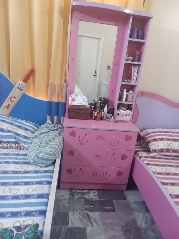 Children's Bed and dressing table for sale 1