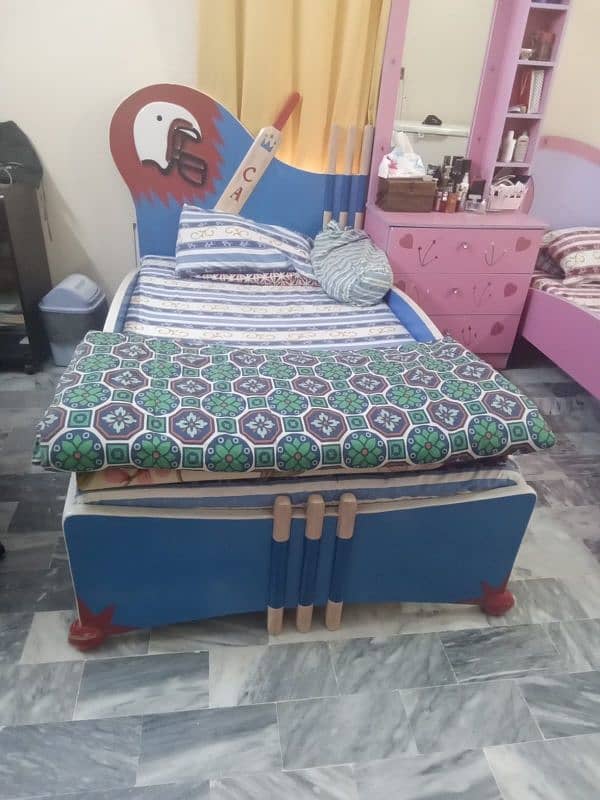 Children's Bed and dressing table for sale 3