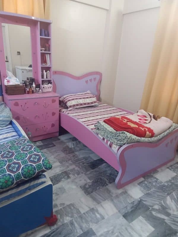 Children's Bed and dressing table for sale 4