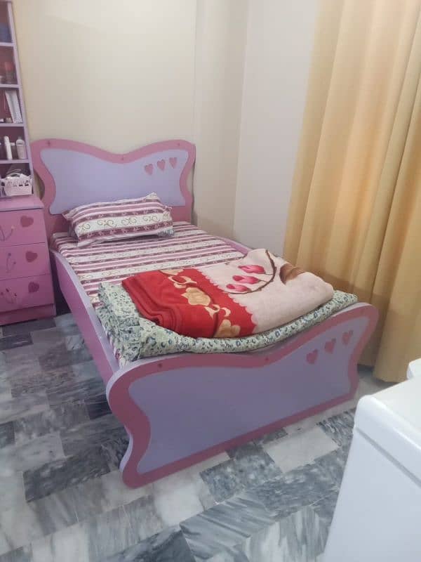 Children's Bed and dressing table for sale 5