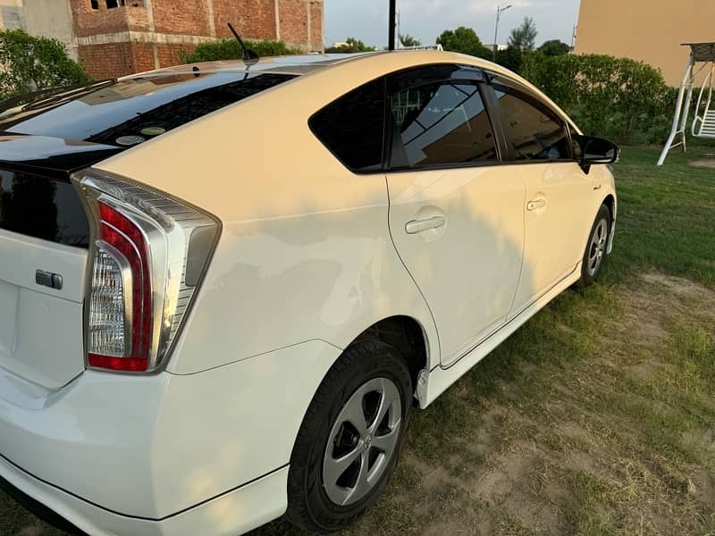 Toyota Prius hybrid 2014 model 6