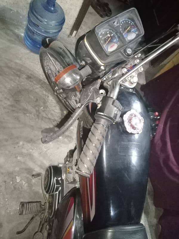 genuine honda 125 used 2022 model black colour 1