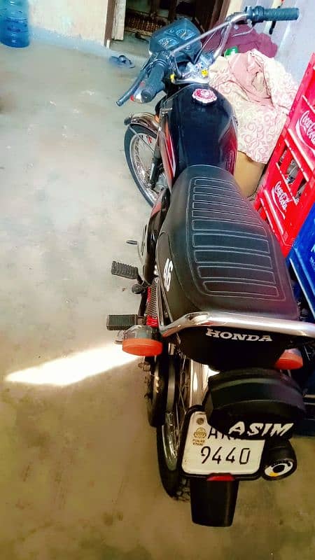 genuine honda 125 used 2022 model black colour 8