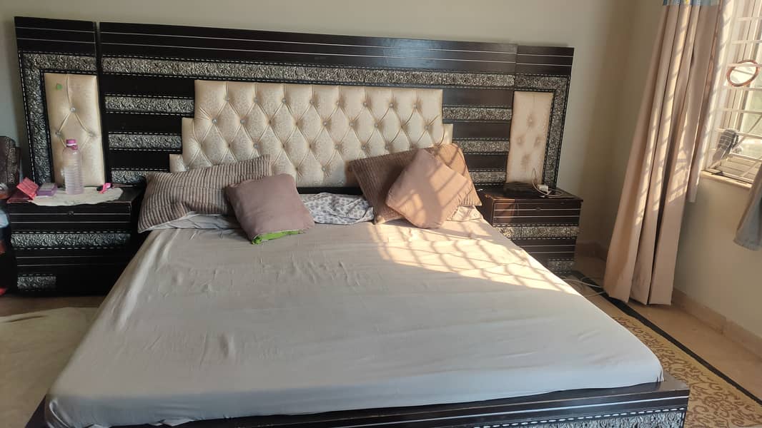 King size bed with side tables 2