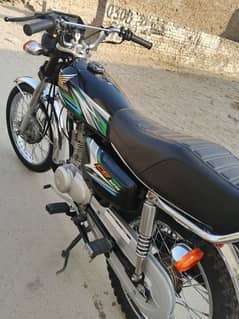 Bike bilkull new hy lush candtion me hy . . .