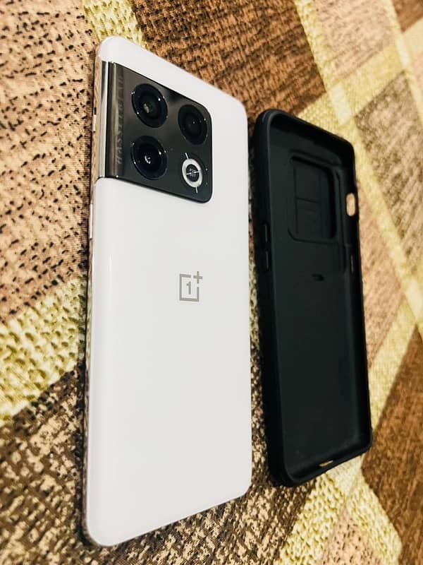 One Plus 10 Pro 5G Extreme Panda White 1