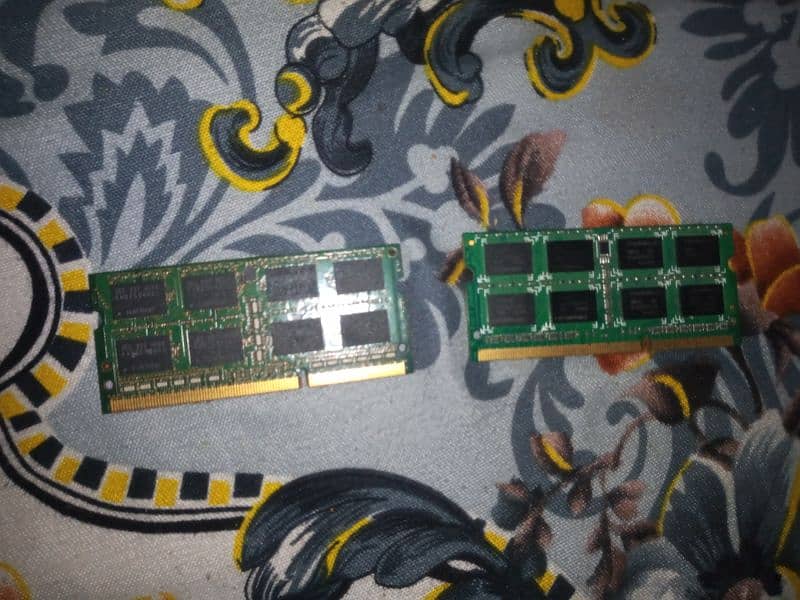 2 (4GB ram DDR3) for laptop 1