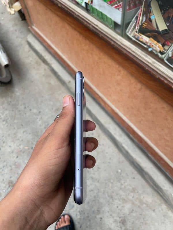 Iphone 11 Non PTA 64 GB . 3